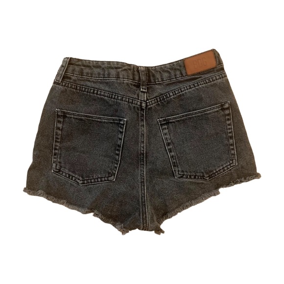 SOLD BDG High Rise Washed Black Denim Mom Shorts Sz 27 - Picture 2 of 11